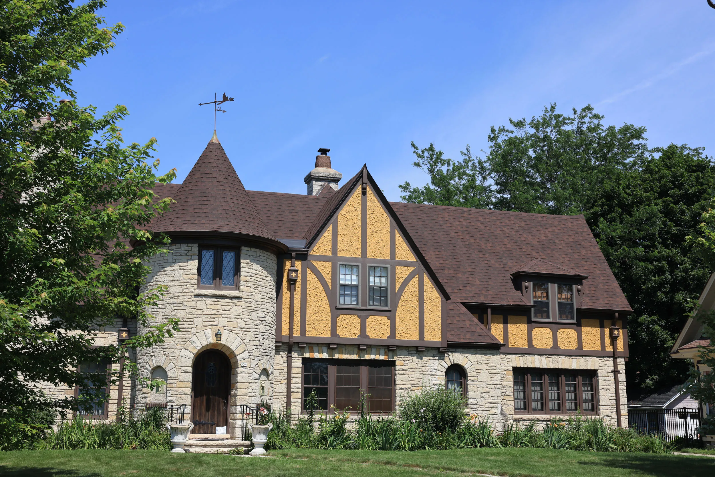 GAF shingle Roofing on a unique home
